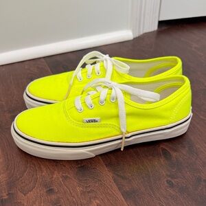 Vans Unisex Kids Bright Neon Yellow Sneakers Shoes Casual Trendy, size 3.5